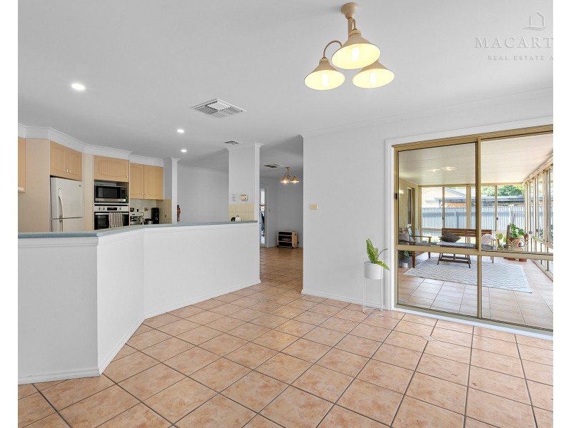 36 Fay Avenue, Kooringal NSW 2650