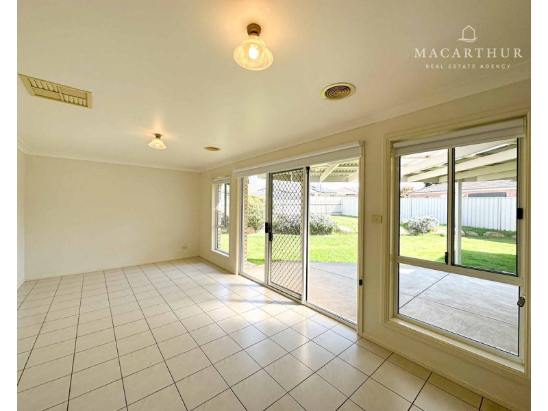 5 Giwang Place, Glenfield Park NSW 2650