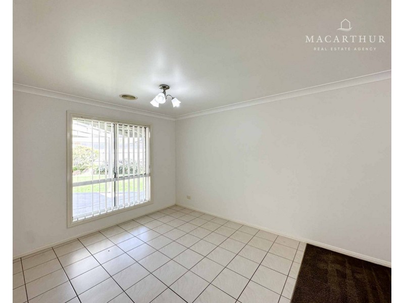 5 Giwang Place, Glenfield Park NSW 2650