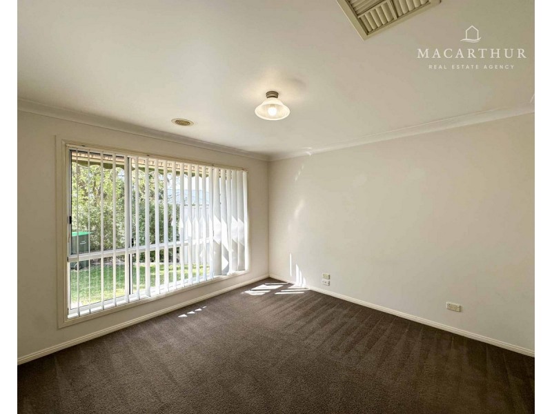 5 Giwang Place, Glenfield Park NSW 2650