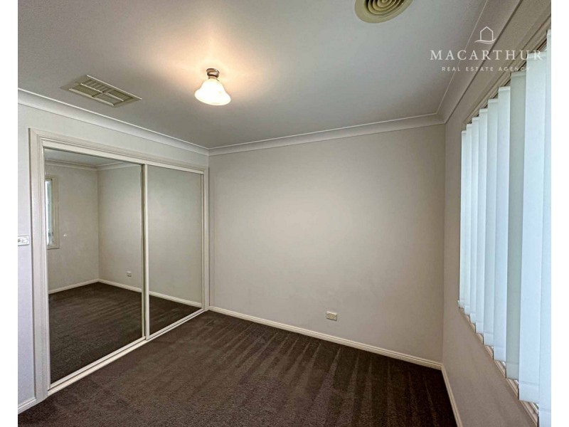 5 Giwang Place, Glenfield Park NSW 2650