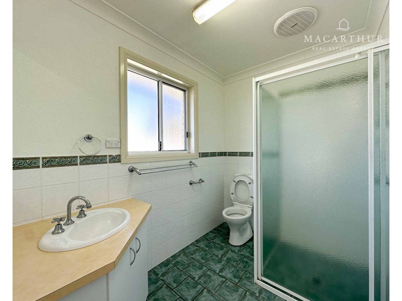 5 Giwang Place, Glenfield Park NSW 2650