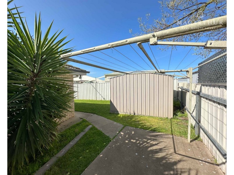 5 Giwang Place, Glenfield Park NSW 2650