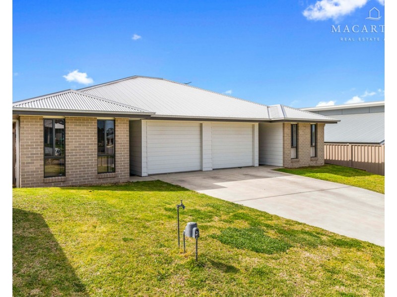 2/131 Bradman Drive, Boorooma NSW 2650