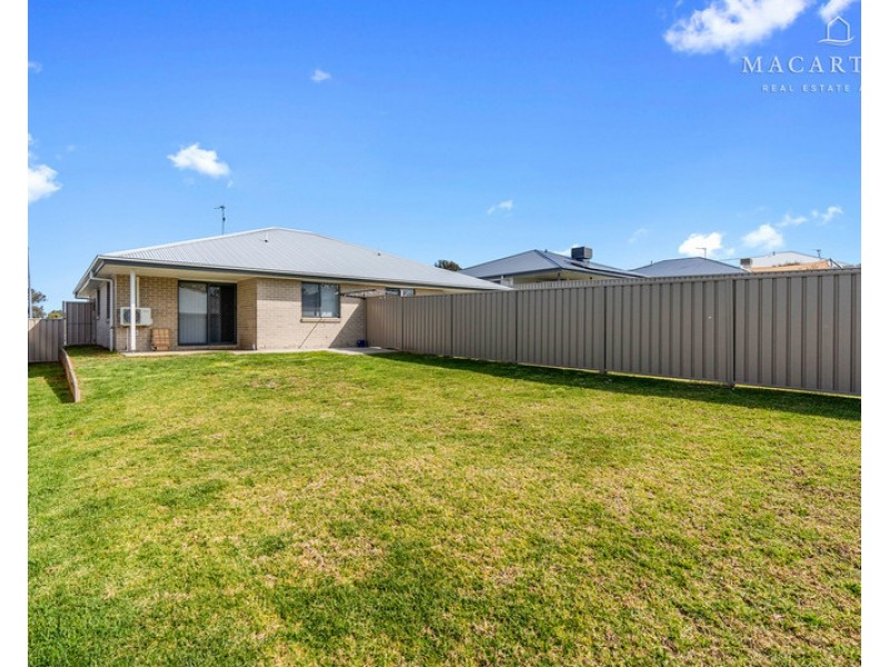 2/131 Bradman Drive, Boorooma NSW 2650