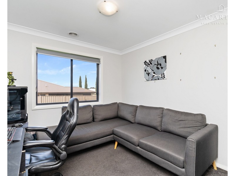 4 Hollows Crescent, Lloyd NSW 2650