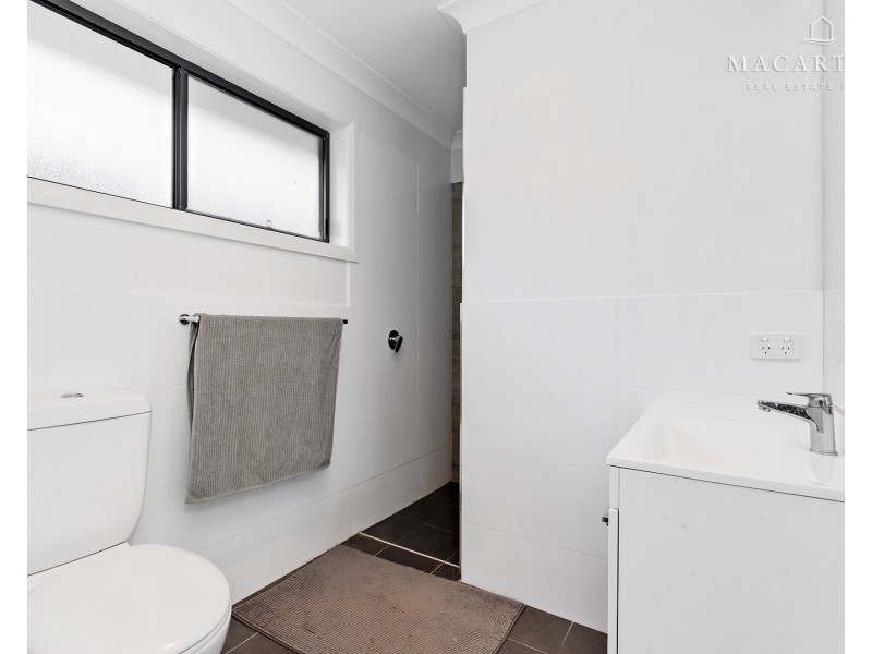 4 Hollows Crescent, Lloyd NSW 2650