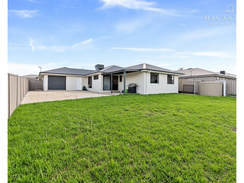4 Hollows Crescent, Lloyd NSW 2650