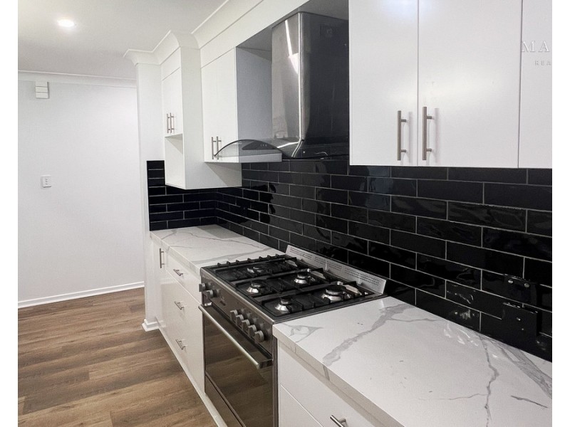 33 Paradise Drive, Gobbagombalin NSW 2650