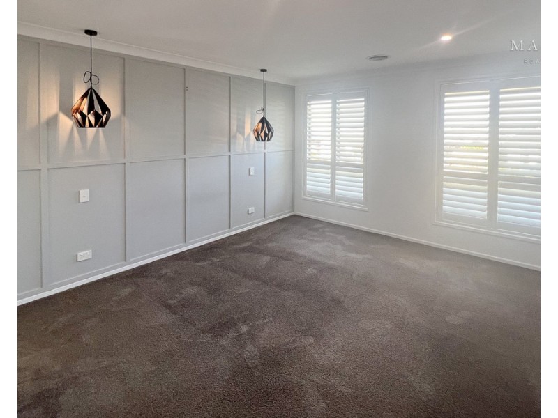 33 Paradise Drive, Gobbagombalin NSW 2650