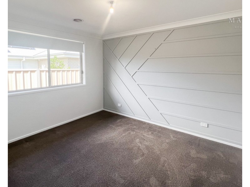 33 Paradise Drive, Gobbagombalin NSW 2650
