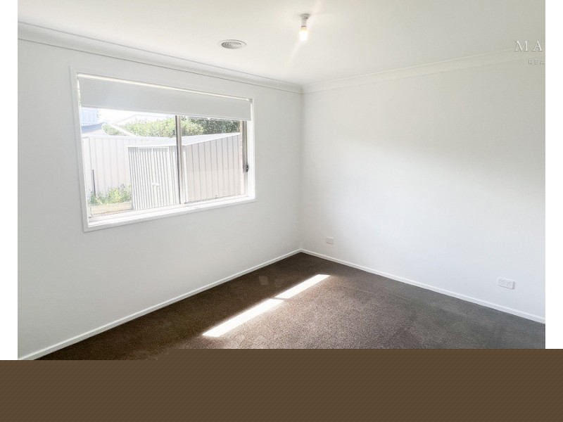 33 Paradise Drive, Gobbagombalin NSW 2650