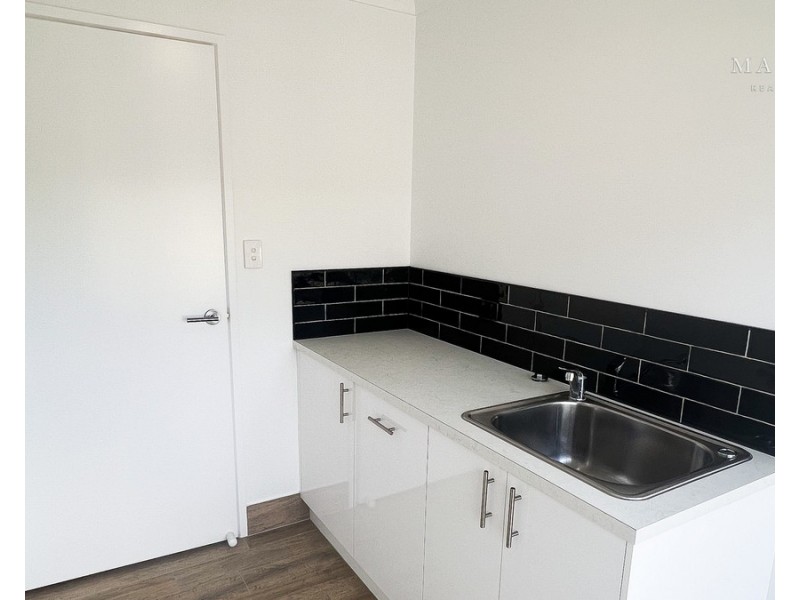 33 Paradise Drive, Gobbagombalin NSW 2650