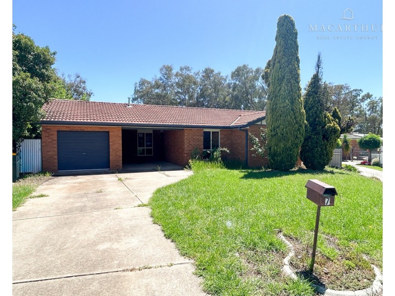 7 Cooba Place, Estella NSW 2650