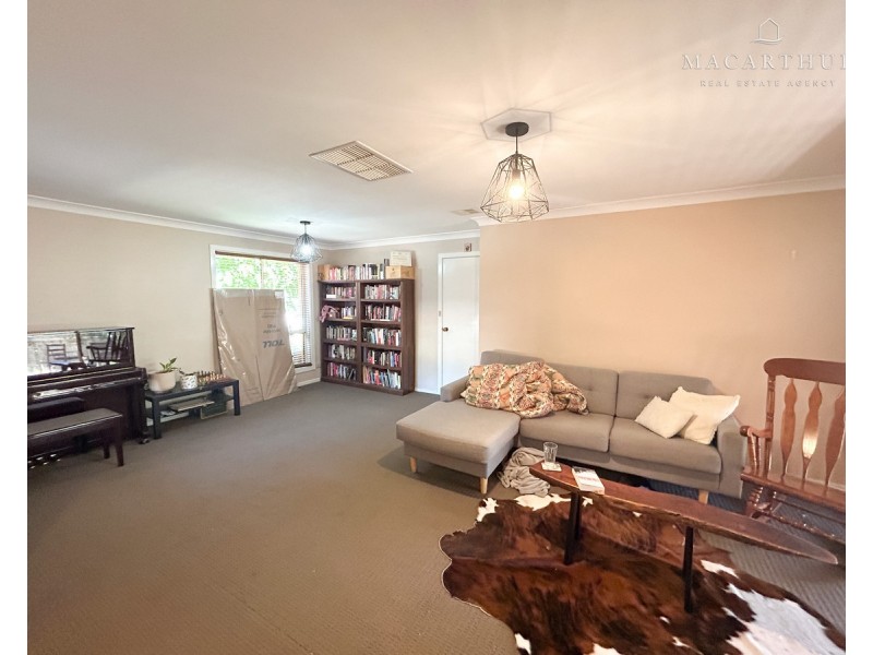 7 Cooba Place, Estella NSW 2650