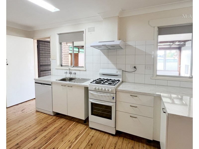 33 Leavenworth Drive, Mount Austin NSW 2650