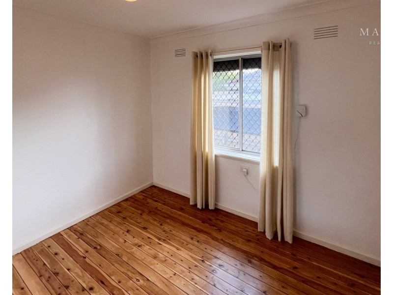 33 Leavenworth Drive, Mount Austin NSW 2650