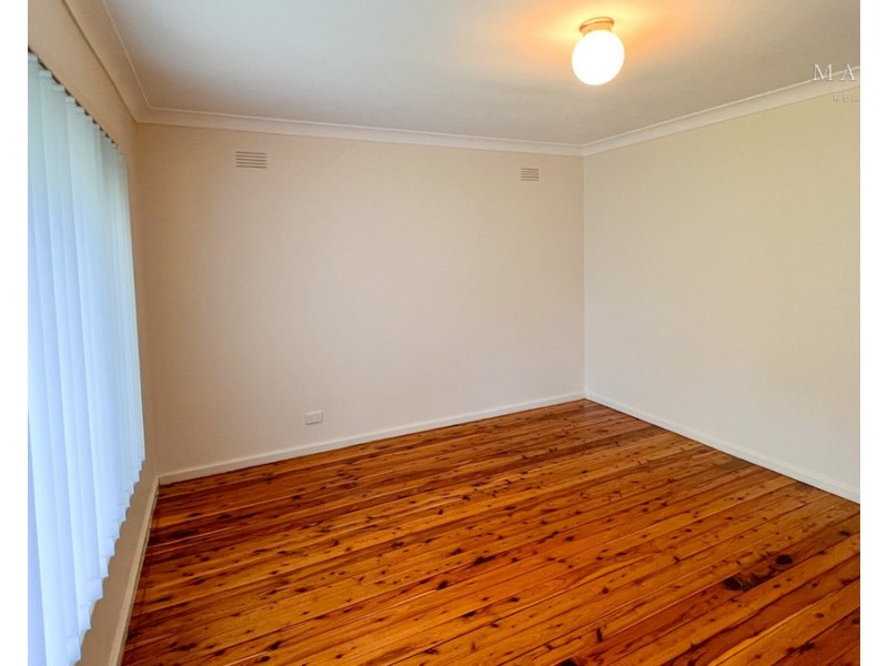 33 Leavenworth Drive, Mount Austin NSW 2650