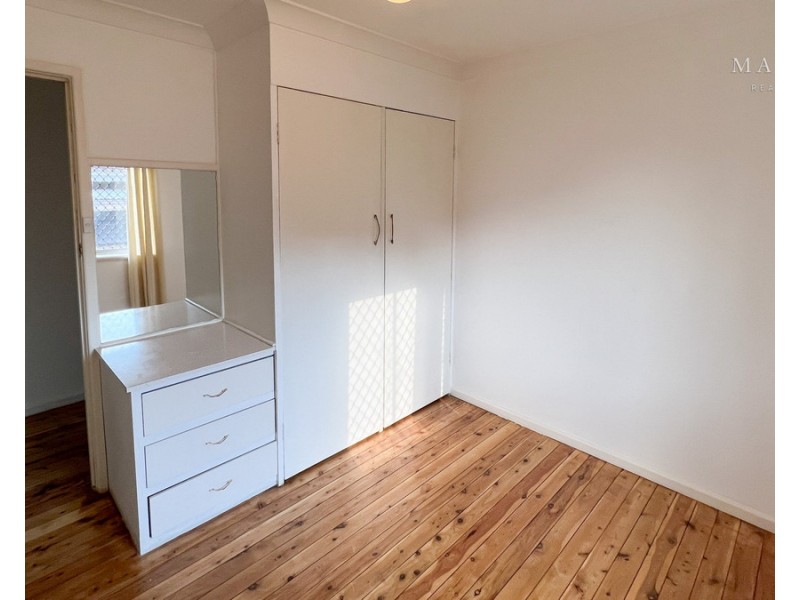 33 Leavenworth Drive, Mount Austin NSW 2650