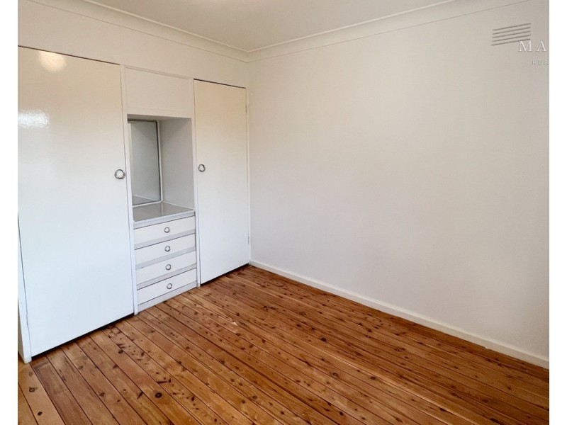 33 Leavenworth Drive, Mount Austin NSW 2650