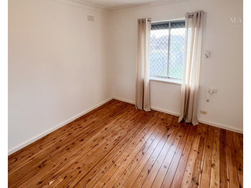 33 Leavenworth Drive, Mount Austin NSW 2650