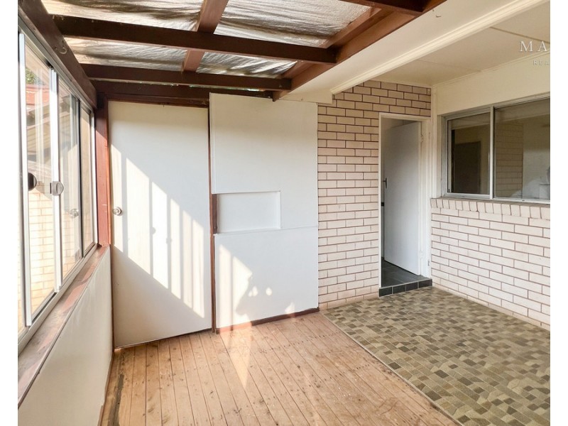 33 Leavenworth Drive, Mount Austin NSW 2650