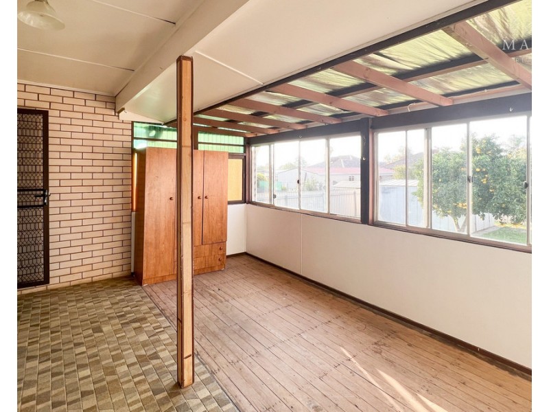 33 Leavenworth Drive, Mount Austin NSW 2650