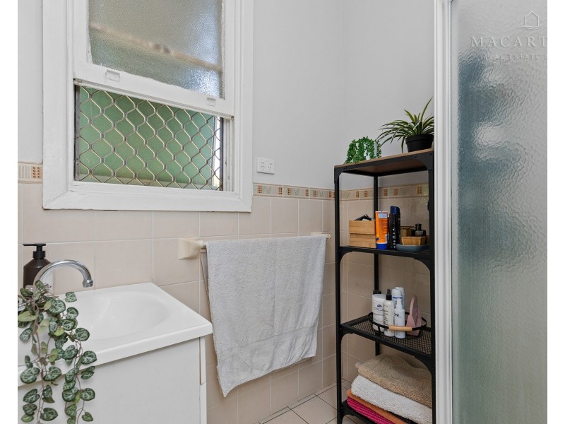 1 Margaret Avenue, Mount Austin NSW 2650