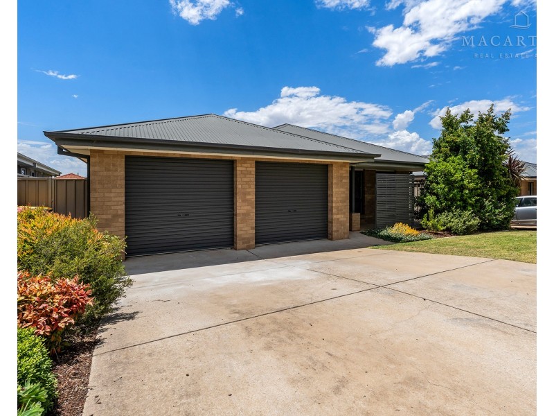 14 Bindari Avenue, Glenfield Park NSW 2650