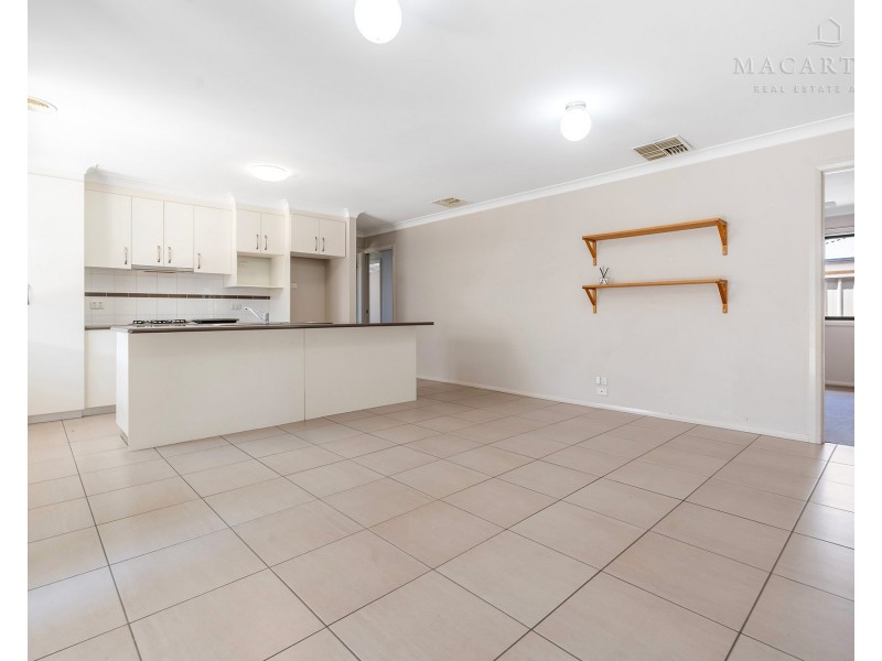 14 Bindari Avenue, Glenfield Park NSW 2650