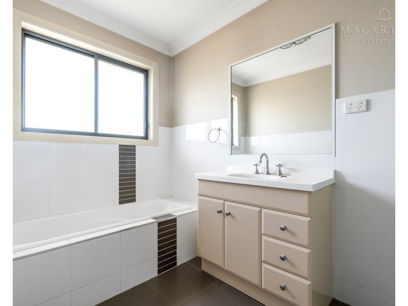 14 Bindari Avenue, Glenfield Park NSW 2650