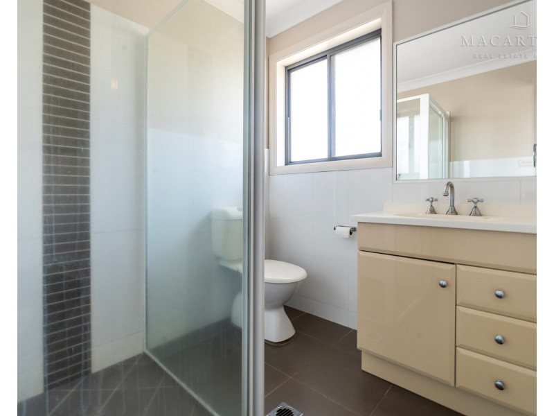 14 Bindari Avenue, Glenfield Park NSW 2650