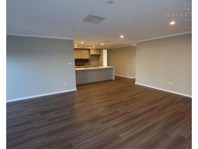 26 Strickland Drive, Boorooma NSW 2650