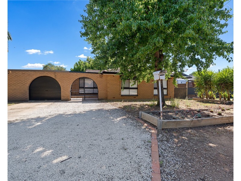 11 Nandina Avenue, Lake Albert NSW 2650