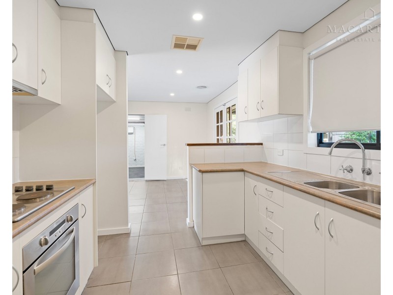 11 Nandina Avenue, Lake Albert NSW 2650