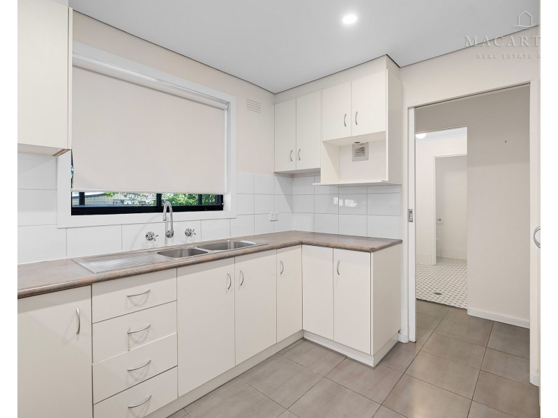 11 Nandina Avenue, Lake Albert NSW 2650