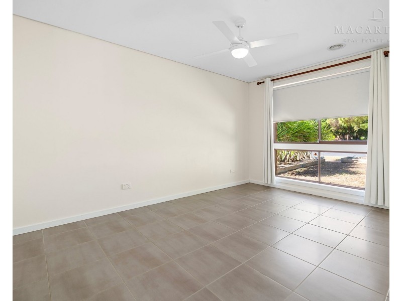 11 Nandina Avenue, Lake Albert NSW 2650