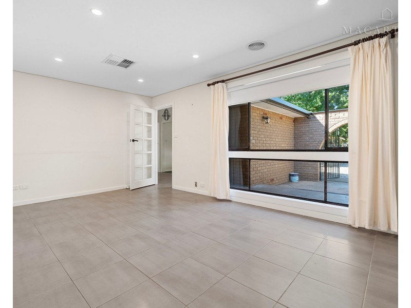 11 Nandina Avenue, Lake Albert NSW 2650