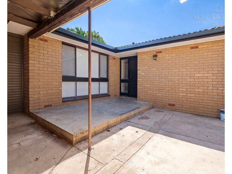 11 Nandina Avenue, Lake Albert NSW 2650