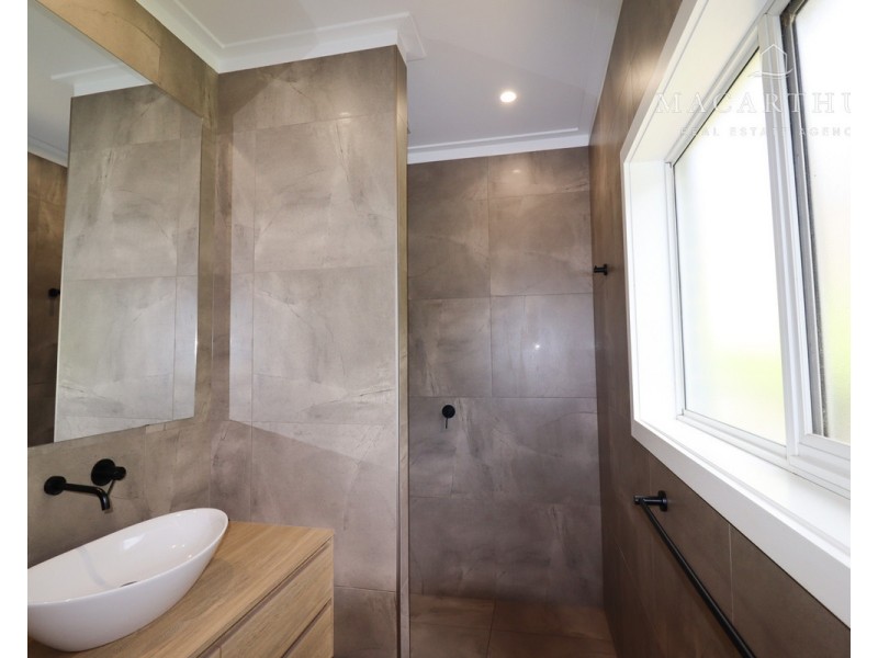 2/6 Rose Place, Boorooma NSW 2650