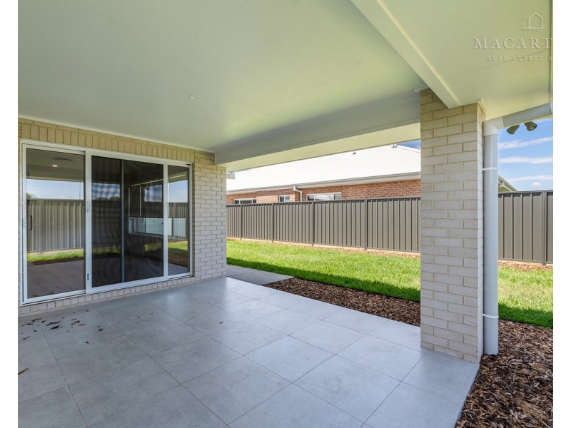 21 Lacebark Drive, Forest Hill NSW 2651