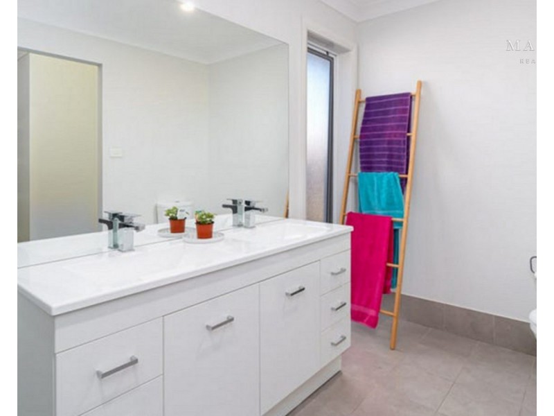 26 Barton Avenue, Lloyd NSW 2650