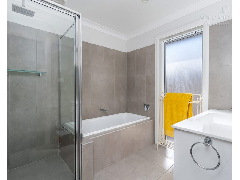 26 Barton Avenue, Lloyd NSW 2650