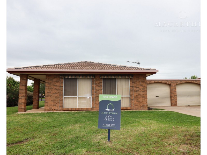 1 Tura Place, Glenfield Park NSW 2650