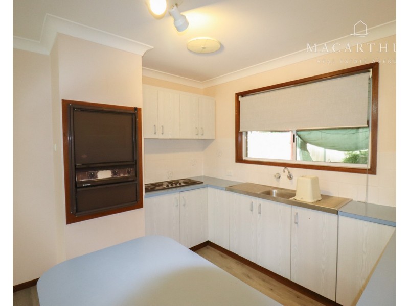 1 Tura Place, Glenfield Park NSW 2650