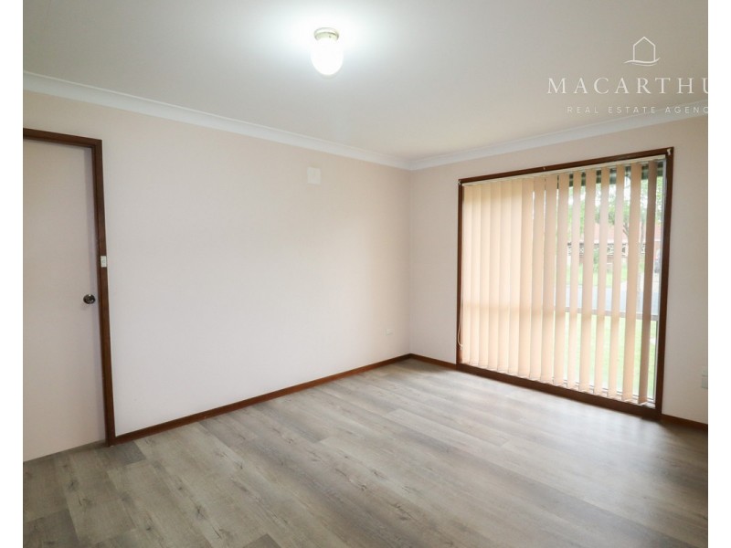 1 Tura Place, Glenfield Park NSW 2650