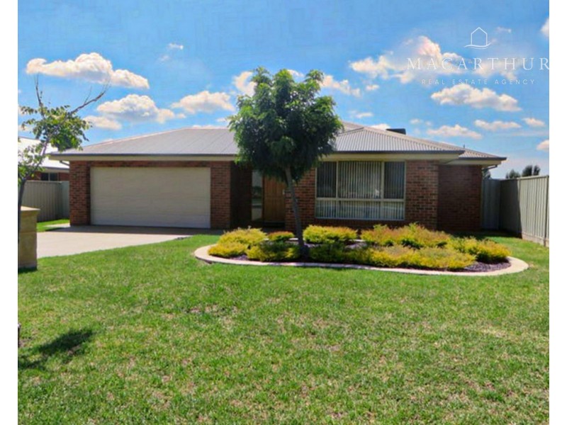 4 Pinnacle Place, Estella NSW 2650