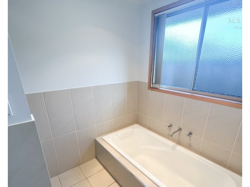 4 Pinnacle Place, Estella NSW 2650