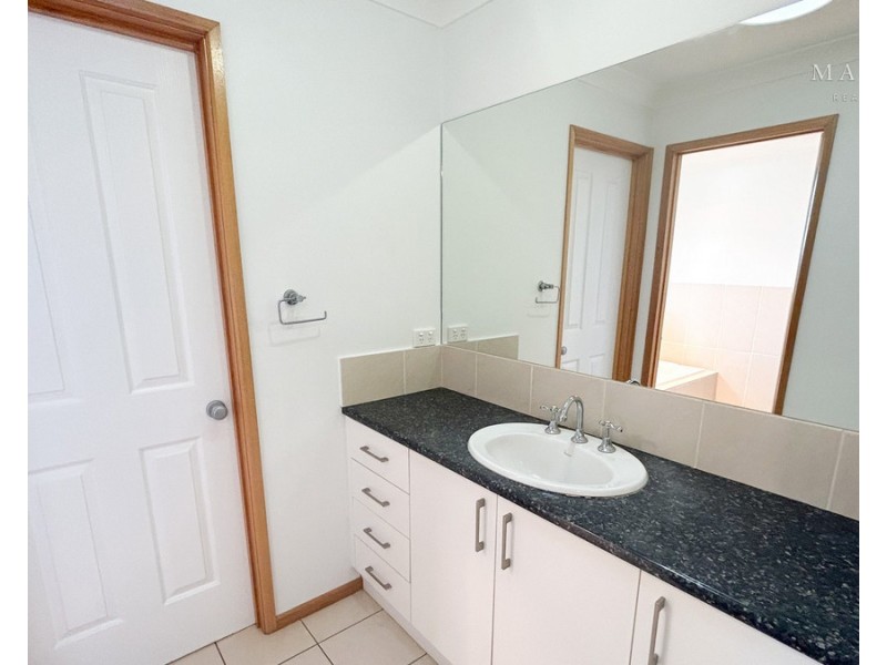 4 Pinnacle Place, Estella NSW 2650