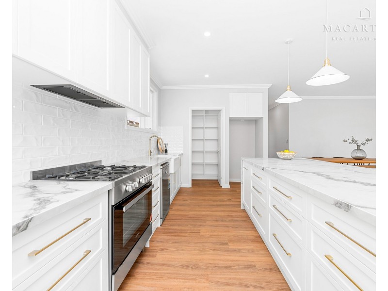 26 Dalkeith Avenue, Lake Albert NSW 2650